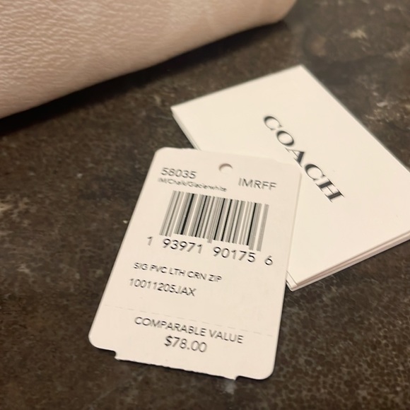 COACH wristlet - Picture 4 of 5